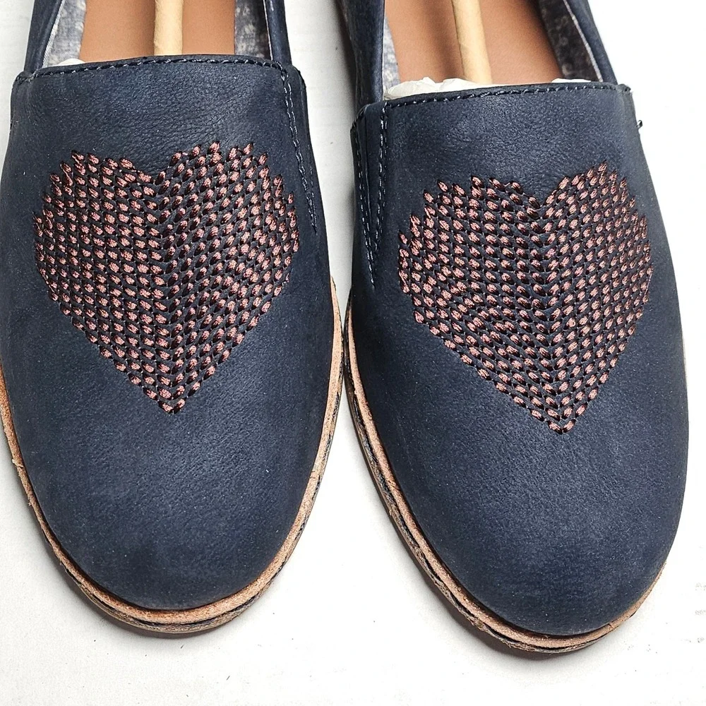 ED by Ellen DeGeneres Nalita Lagoon‎ Nubuck Heart Flats Shoes 6M ED-NALITA